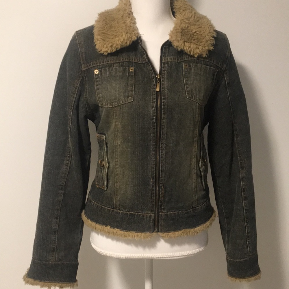 Vintage denim jacket with faux fur trim